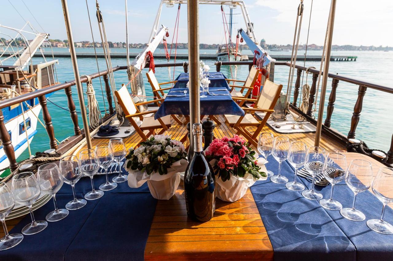 Akos Venice