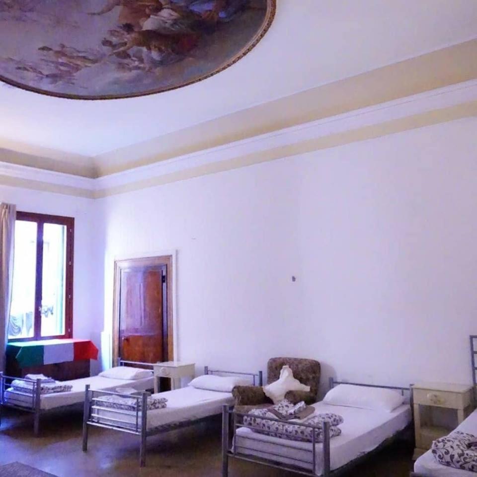Youth Palace Hostel *