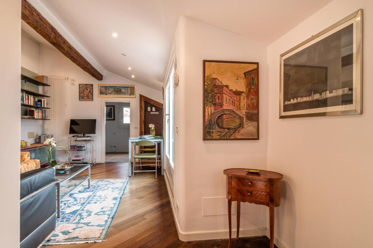 Gold And Red - The Venetian Style With Terrace Apartment Venice