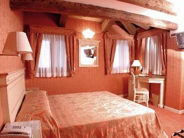 Lanterna Di Marco Polo Bed & Breakfast 3*