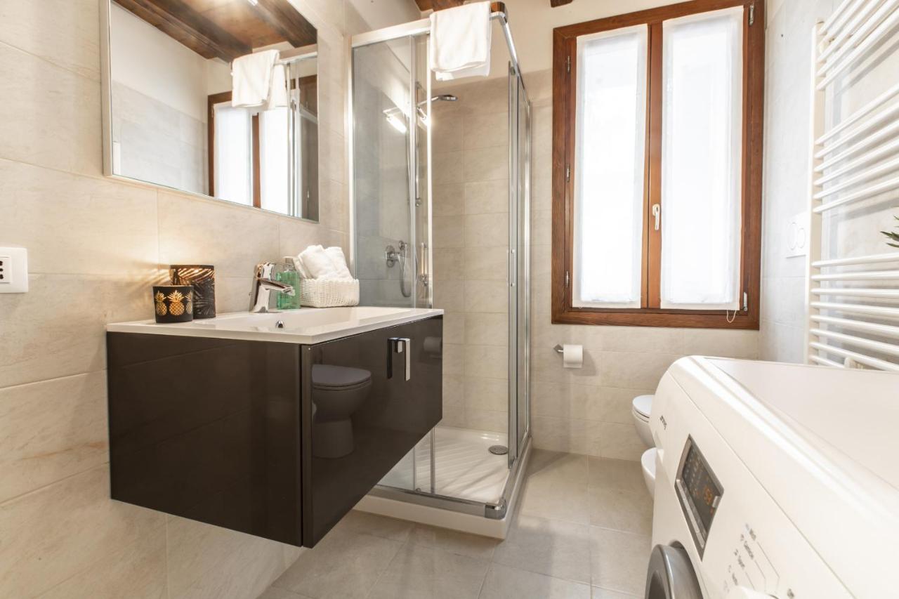 Venetian Exclusive R&r