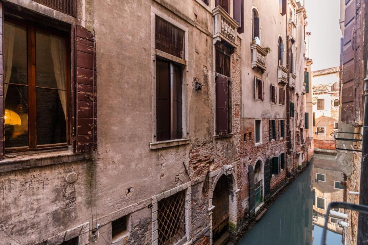Fenice Backstage Over Canal