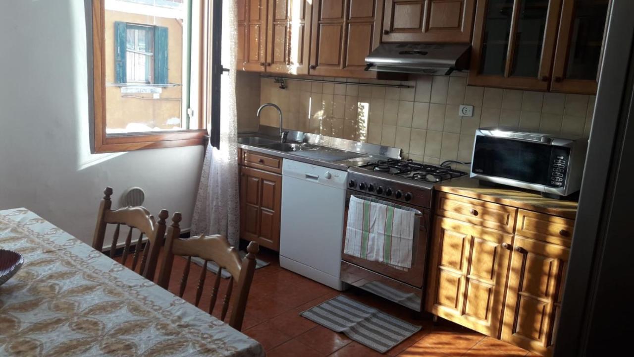 Near Station Santa Lucia Two Bedroom Apartment Venice