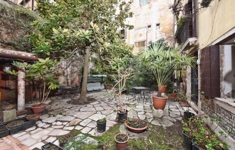 Apartment San Marco Garden House *