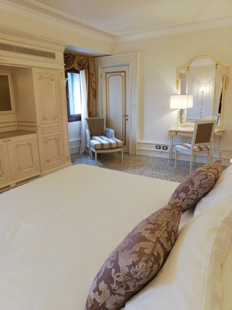 Ca' Bonfadini Historic Experience Hotel