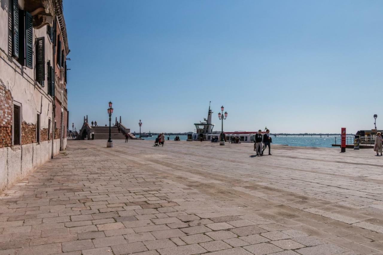 Arsenale 2352 Library By Biennale Exhibition Apartment *