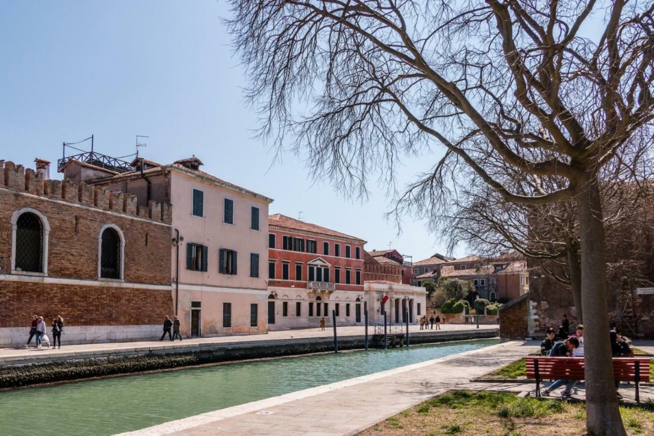 Arsenale 2352 Library By Biennale Exhibition Apartment *