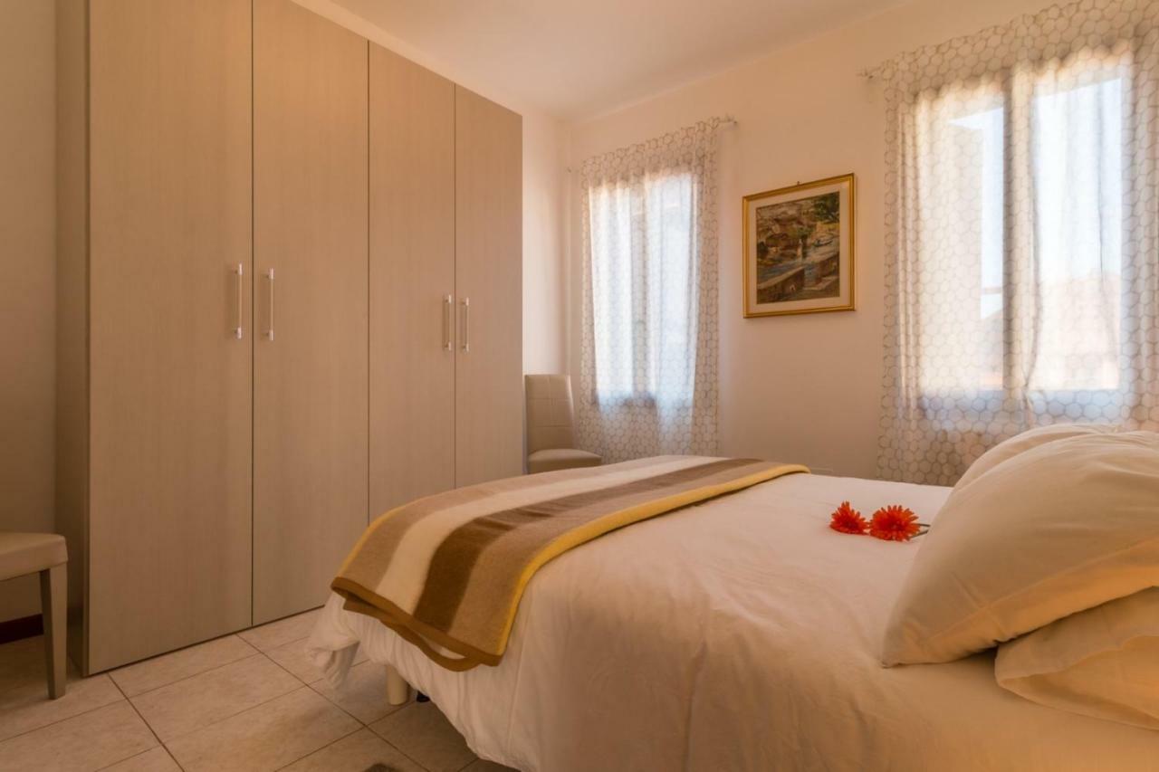 Arsenale 2352 Library By Biennale Exhibition Apartment Venice