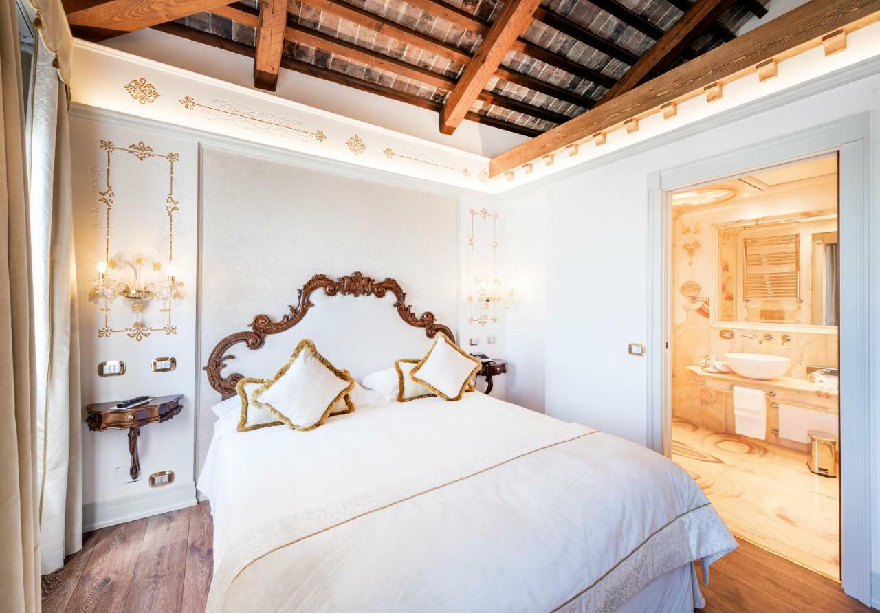 Monaco & Grand Canal Hotel