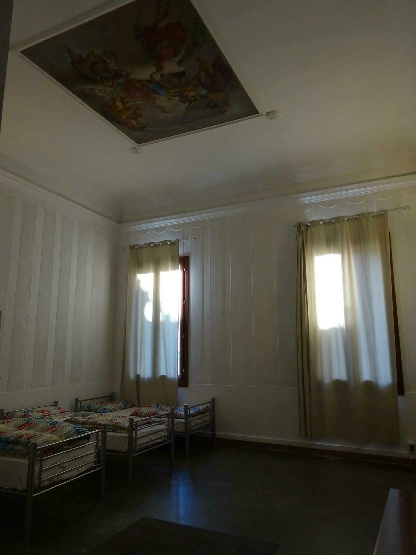 Hostel Youth Palace