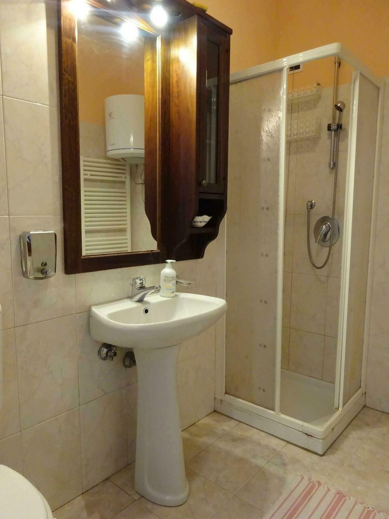 Youth Palace Hostel *