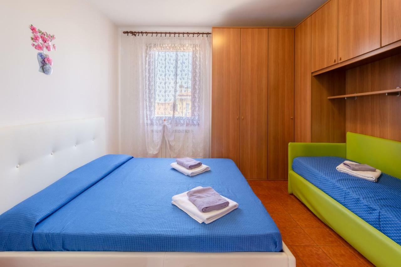 Apartment Near Station Santa Lucia Two Bedroom