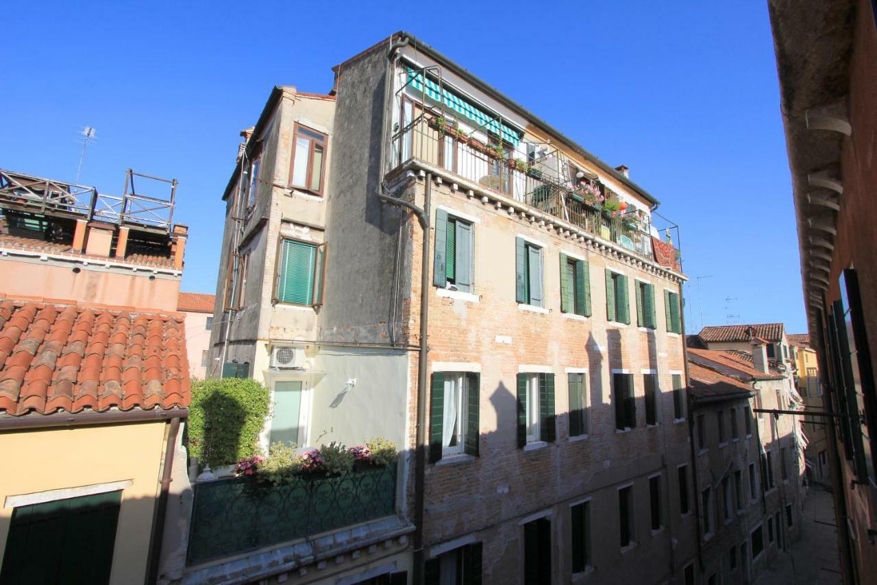 Degli Artisti Apartment