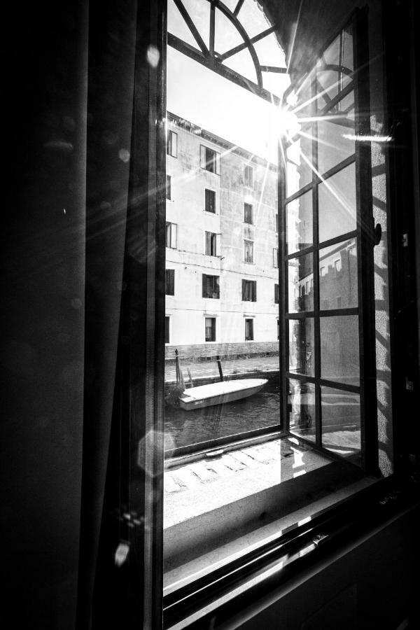 Apartment Elegant Fornasa Vecia, Canal View With A Beautiful Garden R&r Venice