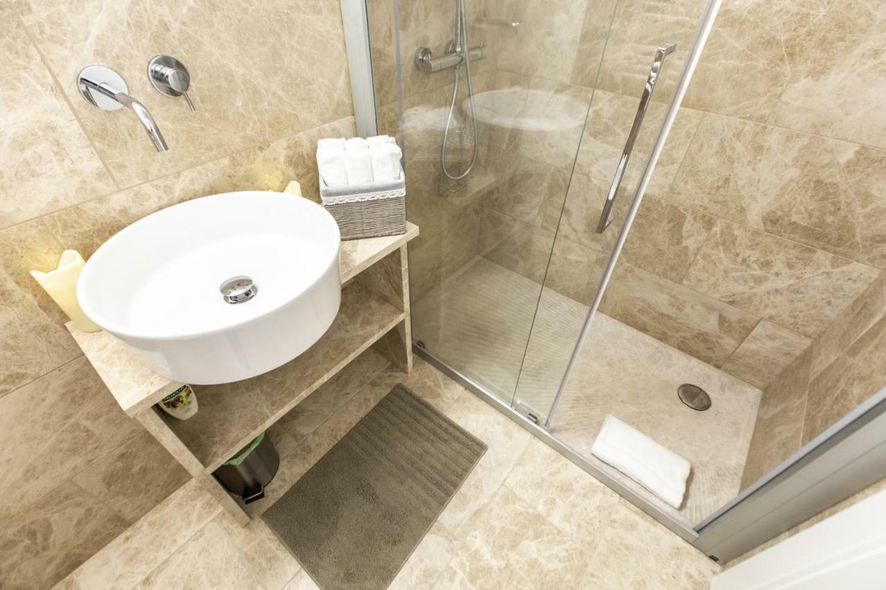 Apartment Elegant Fornasa Vecia, Canal View With A Beautiful Garden R&r *