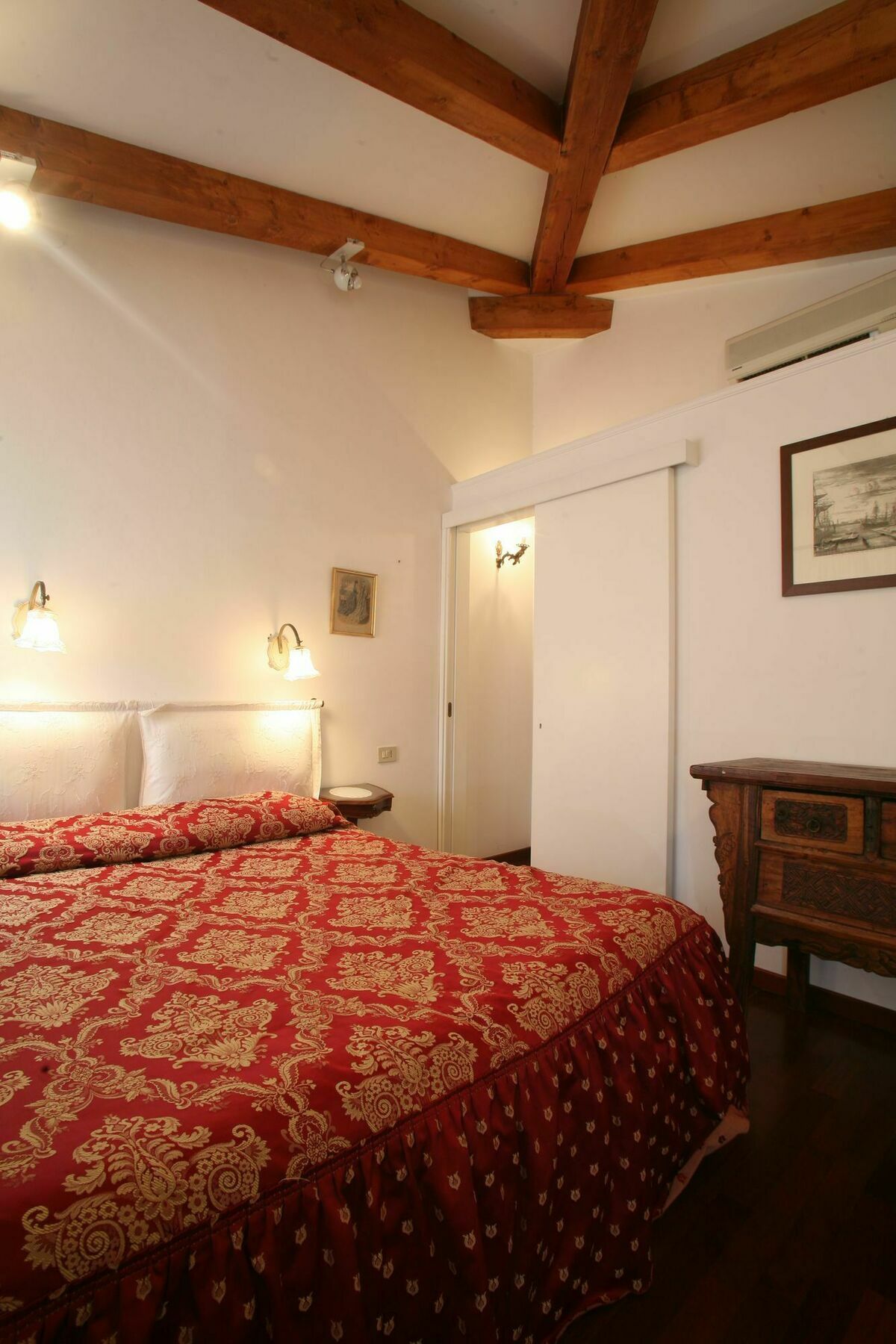 Sunrise Apartment *
