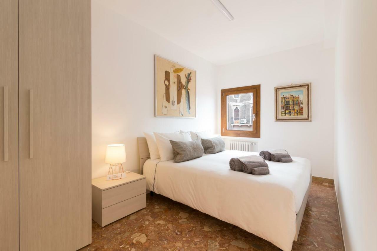 On The Canal Apartment Venice