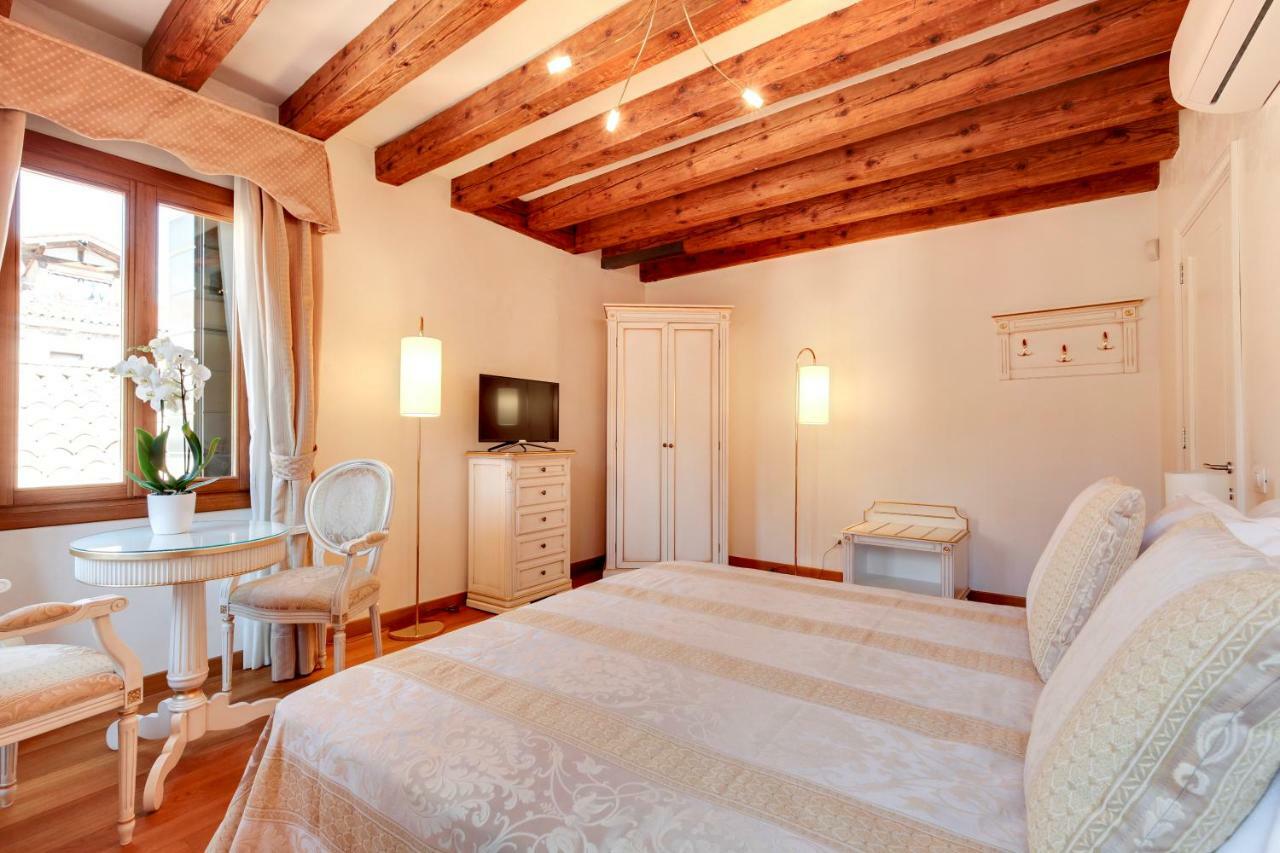 Nikki House * Venice