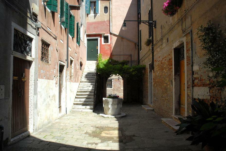 Dorsoduro - Corte Della Comare *