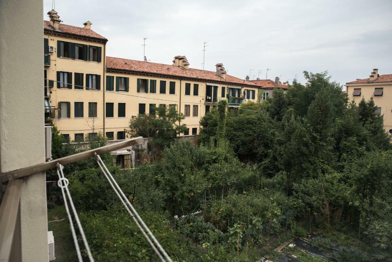 Venetian Mood: Secret Garden * Venice