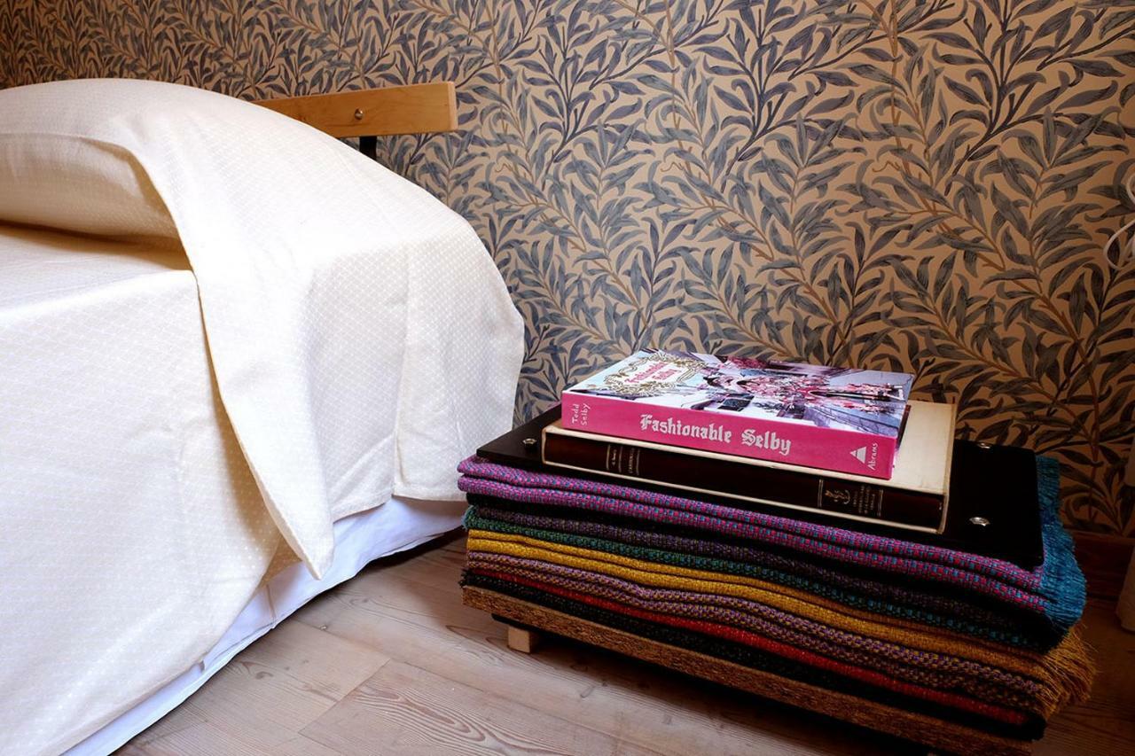 Al Piano - Away From Apartamento *