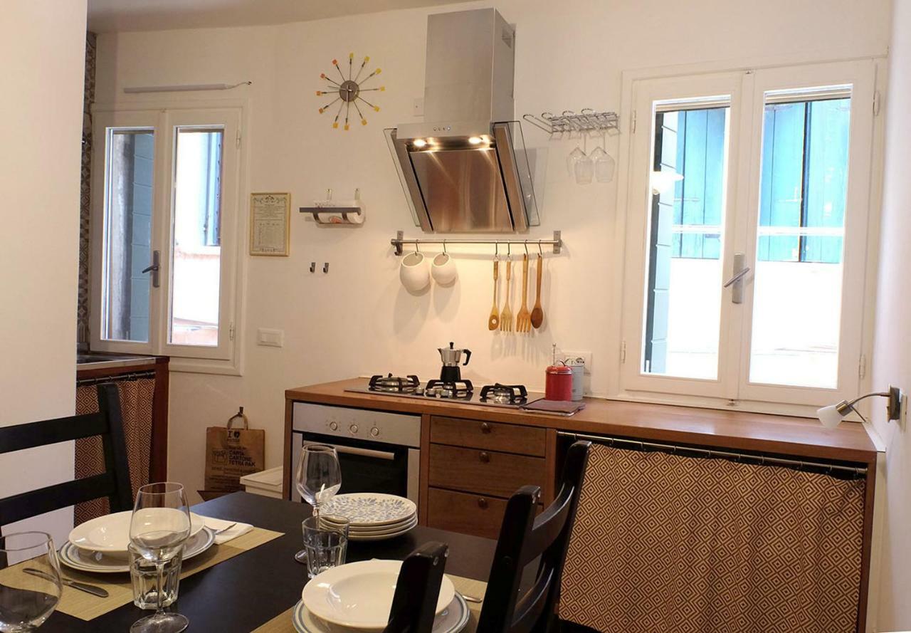 Al Piano - Away From Apartamento