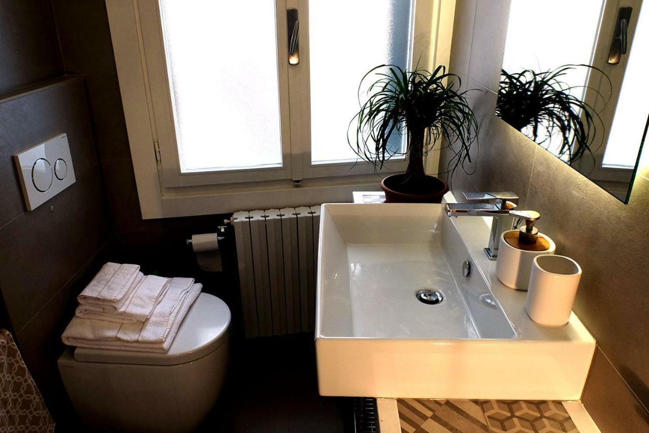 Al Piano - Away From Apartamento *