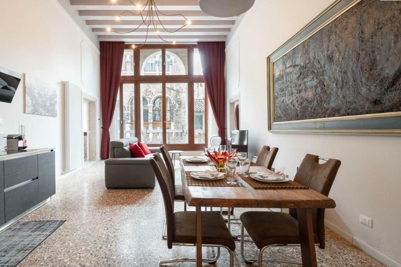 Ponte Raspi Canal View Apartment Venice