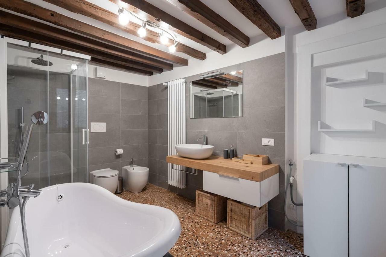 Ponte Raspi Canal View Apartment *