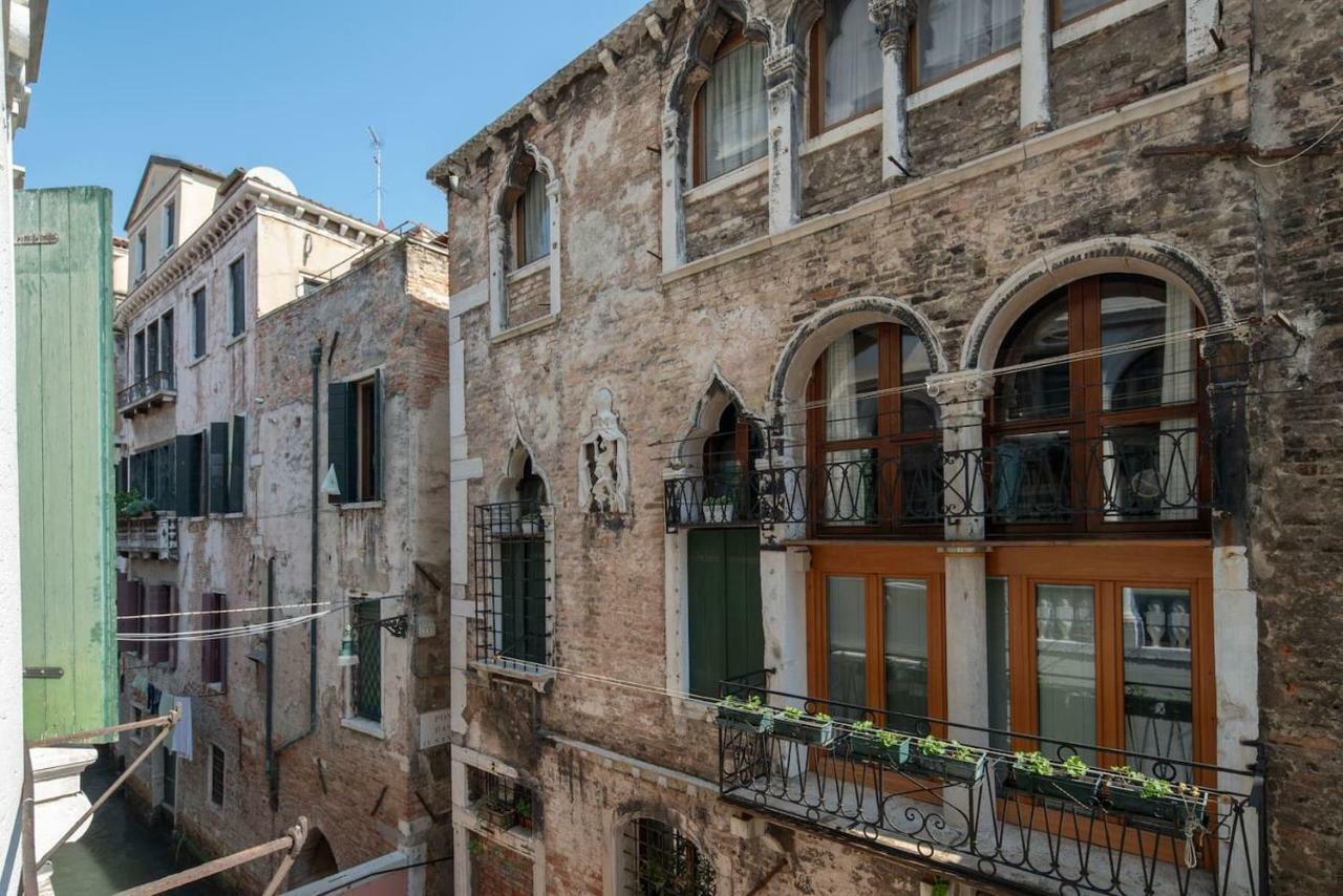 Ponte Raspi Canal View * Venice