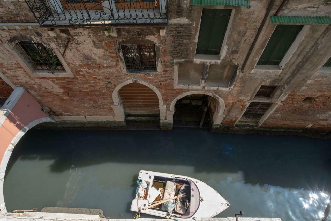 Ponte Raspi Canal View * Venice