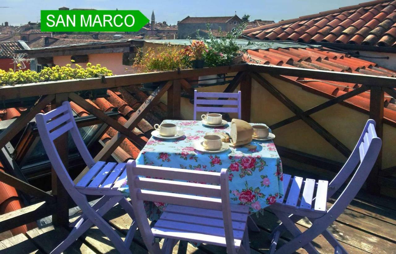 Apartment Mariangela Artist's