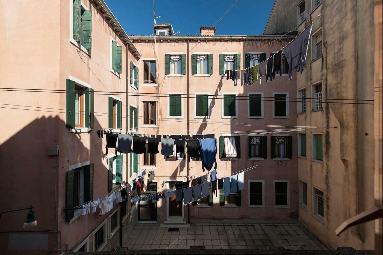 Le Ancore Few Steps From Biennale Art Apartamento
