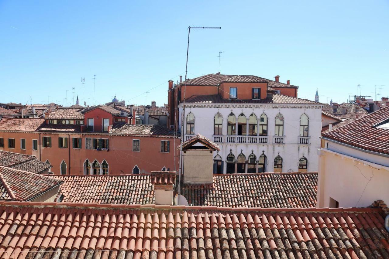 Palazzo Vendramin Costa *