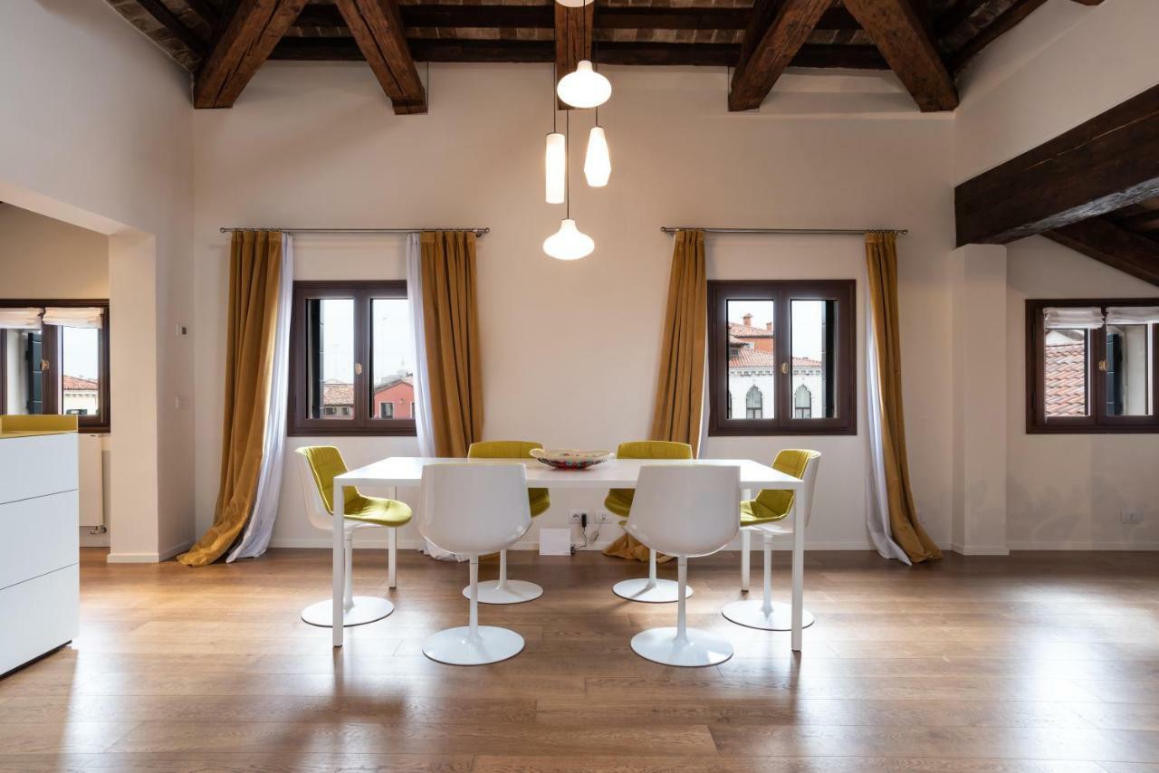 Palazzo Vendramin Costa *