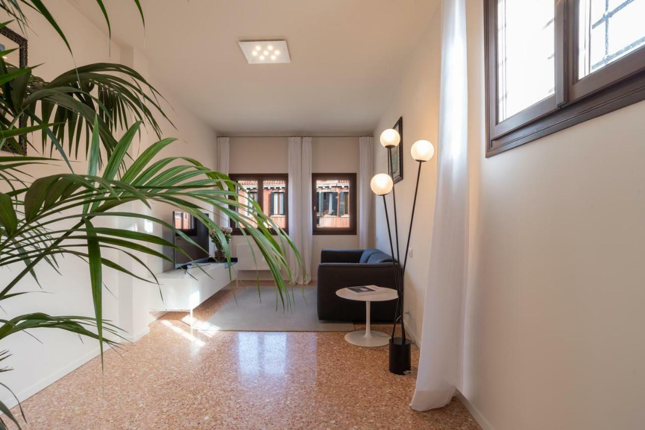Palazzo Vendramin Costa *