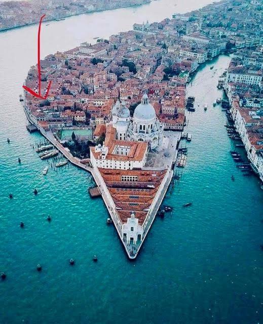 House Of Joy * Venice
