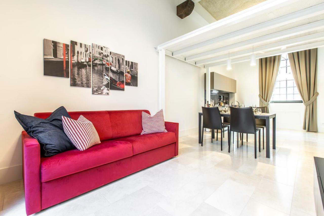 Apartment Elegant Fornasa Vecia, Canal View With A Beautiful Garden R&r Venice