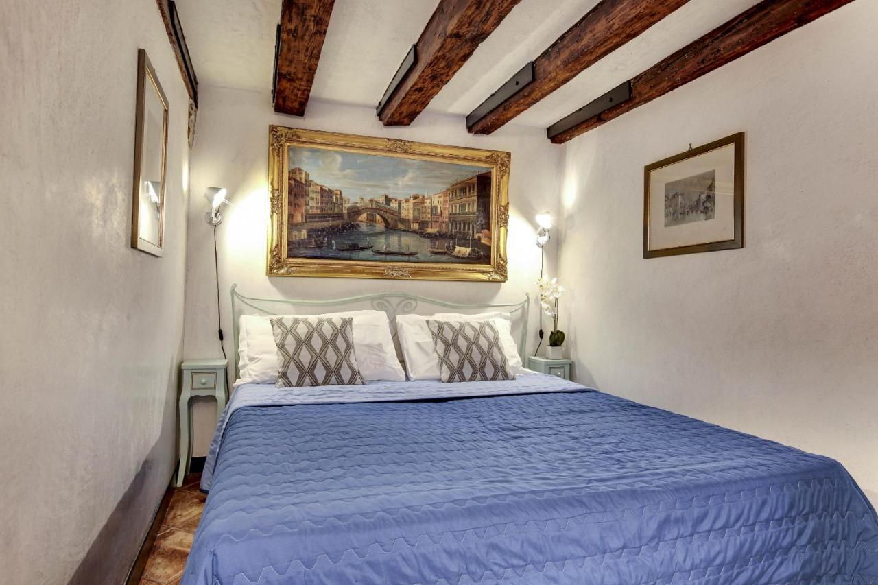Canal View In Rialto By Wonderful Italy Apartment Venice