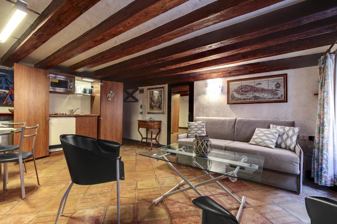 Canal View In Rialto By Wonderful Italy Apartment Venice