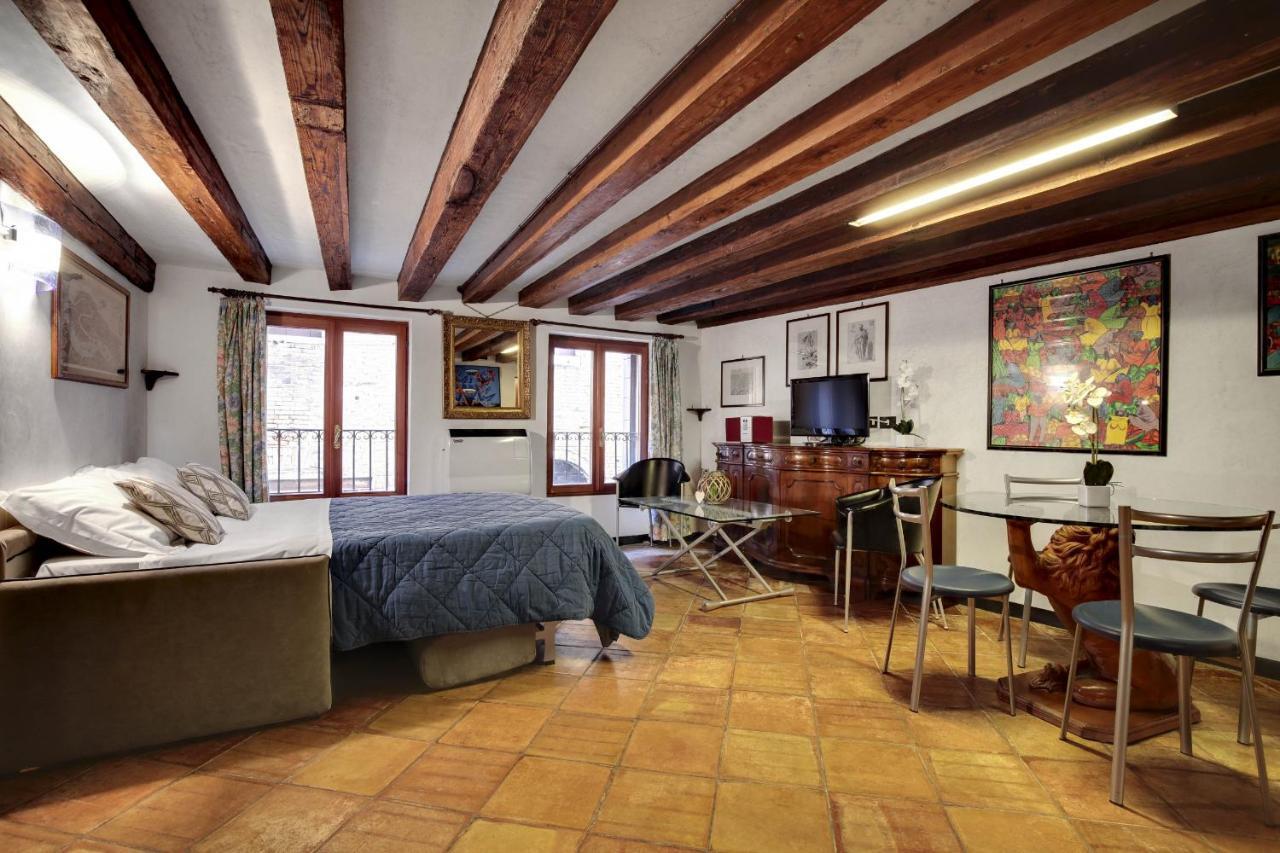 Apartment Canal View In Rialto By Wonderful Italy
