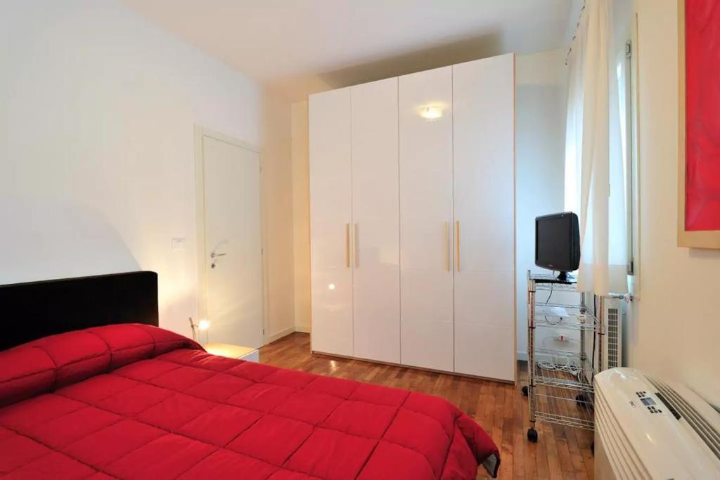 Red House Ai Mori Apartment