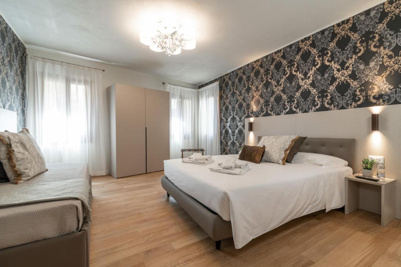 Grifoni Boutique * Venice