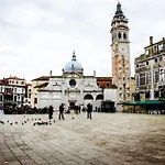 5 Mins To Rialto Bridge