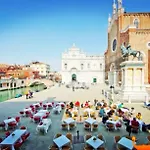 5 Mins To Rialto Bridge
