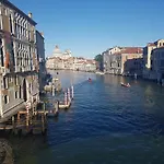 Large Top 3 Rooms Flat Central Rialto