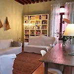 Gorgeous Venetian Apartment With Canal View