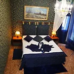 Venice Rainbow Apartment