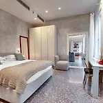 Stunning Modern Apartment In The Heart Of Venice