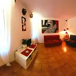 The Hatter\'S Venice Apartment